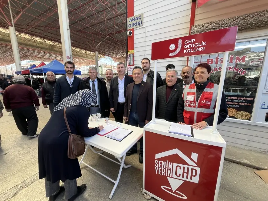 Burdur’da “İmamoğlu’na özgürlük ve erken seçim” talebine yönelik başlatılan imza kampanyasına yoğun ilgi