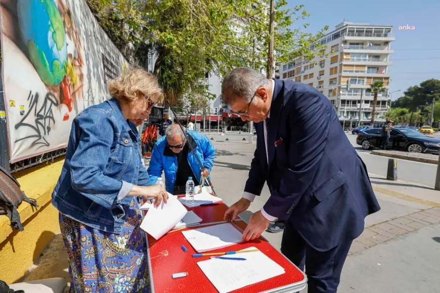 İzmir Atatürk Lisesi’ndeki imza kampanyasına Başkan Tugay da katıldı