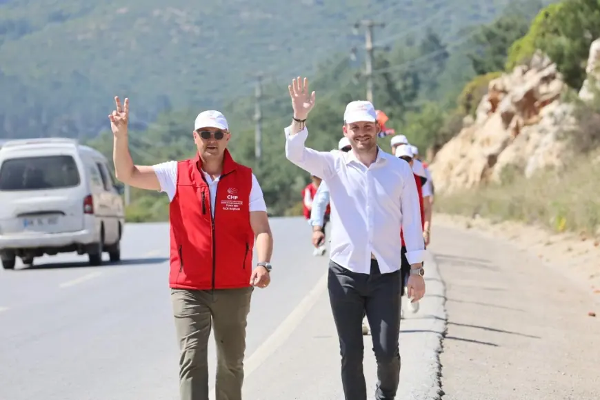 CHP PM Üyesi Alkım Denizaslanı, KYK yurtlarından çıkarıldığını iddia ettiği öğrenciler için Bodrum’dan yürüyüş başlattı