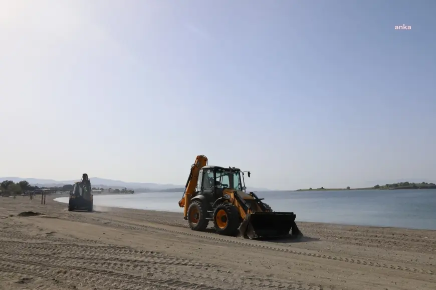 Seferihisar’ın plajlarında yaz hazırlıkları başladı