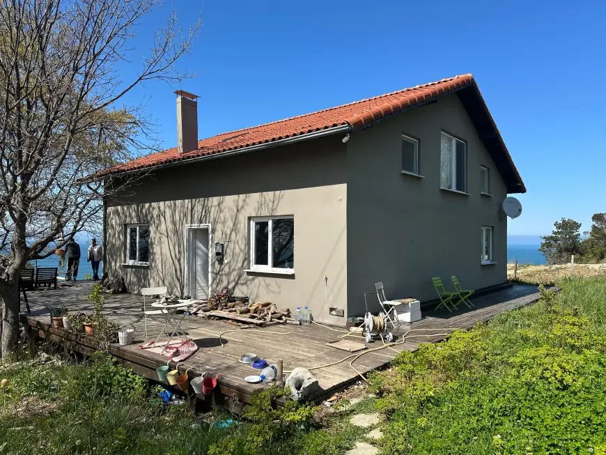 Memleketi Sinop Ayancık'a yerleşen vatandaş, taş ocaklarındaki patlatmaların evini tahrip ettiğini söyledi