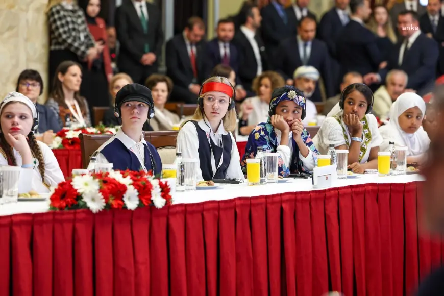 TBMM'de 23 Nisan kutlamaları başladı... TBMM Başkanı Kurtulmuş, farklı ülkelerden gelen çocukları kabul etti