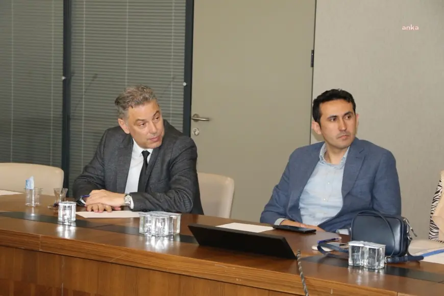 Manisa Büyükşehir Belediyesi, ilçe belediyelerine yönelik güneş enerjisi eğitimi verdi