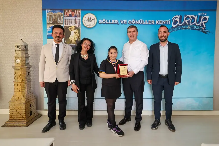 Burdur Belediye Başkanı Ercengiz: "Çocuklarımızın sokak hayvanlarına duyarlılık göstermesi hepimiz için büyük bir gurur"