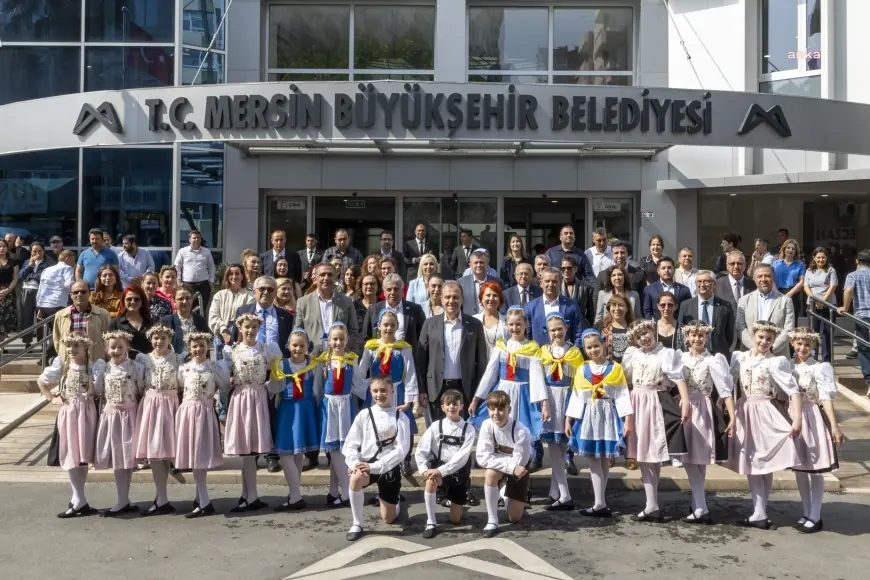 Uluslararası Mersin Çocuk Festivali için Mersin'e gelen öğrencilerden Seçer'e ziyaret