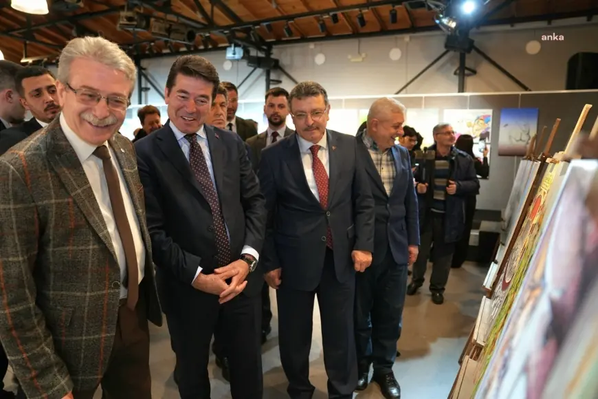 Ortahisar Belediye Başkanı Kaya, Görsel Mizahi Yapıtlar Sergisi açılışına katıldı