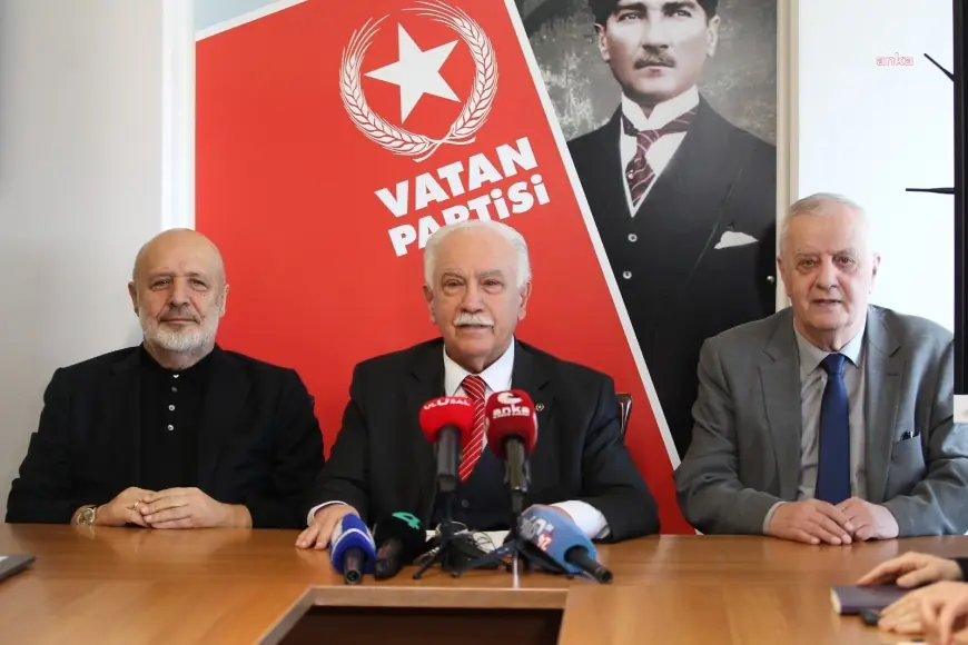Doğu Perinçek: "Bugün 23 Nisan cephesinde olmak, PKK'nın silah bırakması ve kendini feshetmesi için mücadele cephesinde olmaktır"