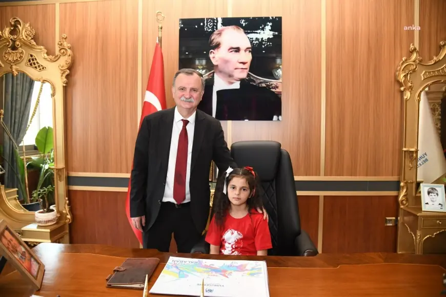 Yunusemre Belediye Başkanı Balaban, 23 Nisan'da koltuğunu öğrencilere devretti
