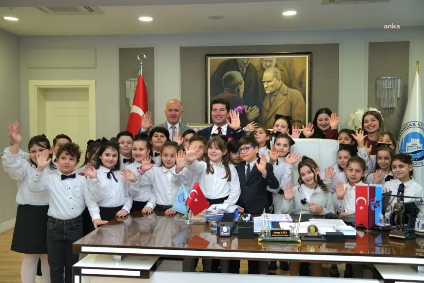 Ortahisar Belediye Başkanı Kaya, koltuğunu Remzi ve Lina’ya devretti