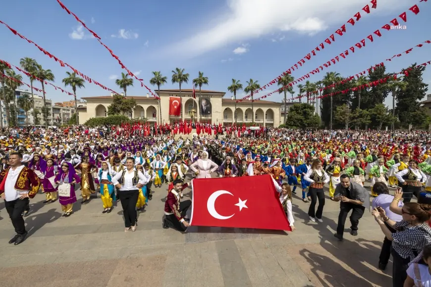 Mersin Büyükşehir Belediye Başkanı Seçer, 23 Nisan törenine katıldı: “Çocukların heyecanı umutlarımızı diri tutuyor”