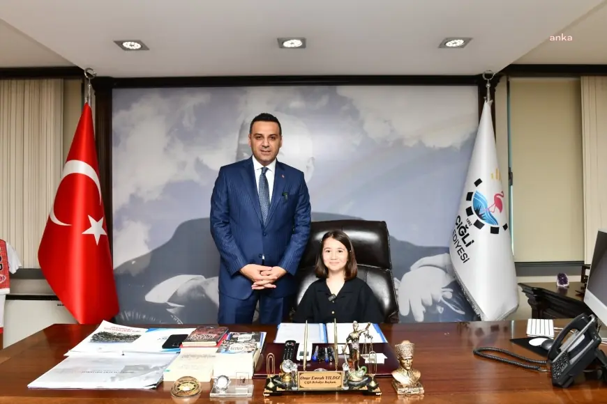 Çiğli Belediye Başkanı Yıldız, koltuğunu 4'üncü sınıf öğrencisi Zeynep'e devretti