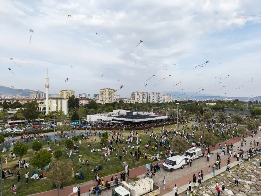 Karşıyaka'da 23 Nisan kutlamaları çoşkuya sahne oldu