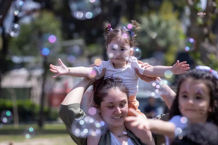 İzmir Kültürkpark'ta 23 Nisan Şenliği