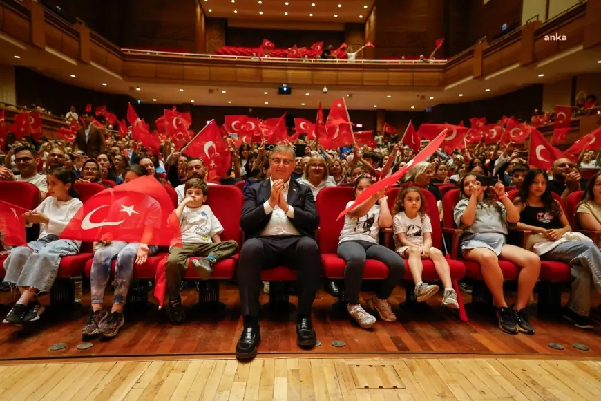 İzmir Büyükşehir Belediye Başkanı Tugay, "Ben büyük ve güzel millete, cesur olmayı, akıllı olmayı, çalışkan olmayı yakıştırıyorum."