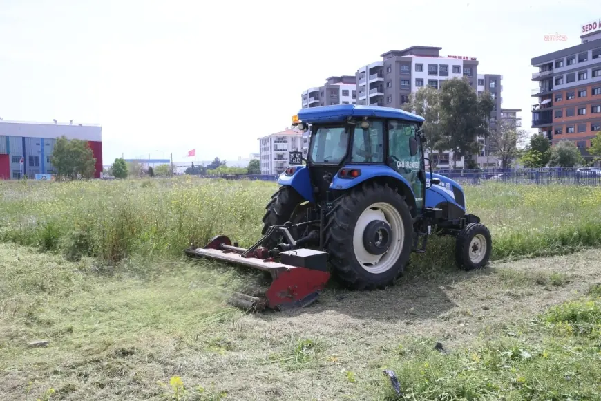 Çiğli Belediyesi ekiplerinden yaz mevsimi öncesi kosa mesaisi