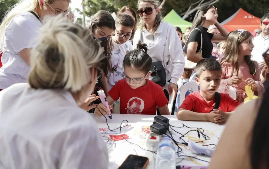 Mersin'de düzenlenen Uluslararası Çocuk Festivali, renkli görüntülere sahne oldu