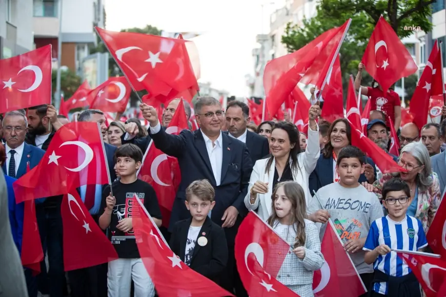 23 Nisan coşkusu, İzmir'de sokaklara taştı