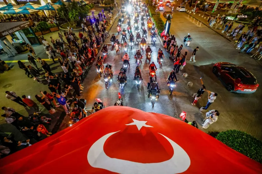Yenişehir Belediyesi, araçlı kortejle 23 Nisan coşkusunu sokaklara taşıdı