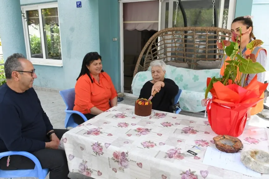 Kuşadası Belediyesi'nden yalnız yaşayan Bilge Eltez'e doğum günü sürprizi