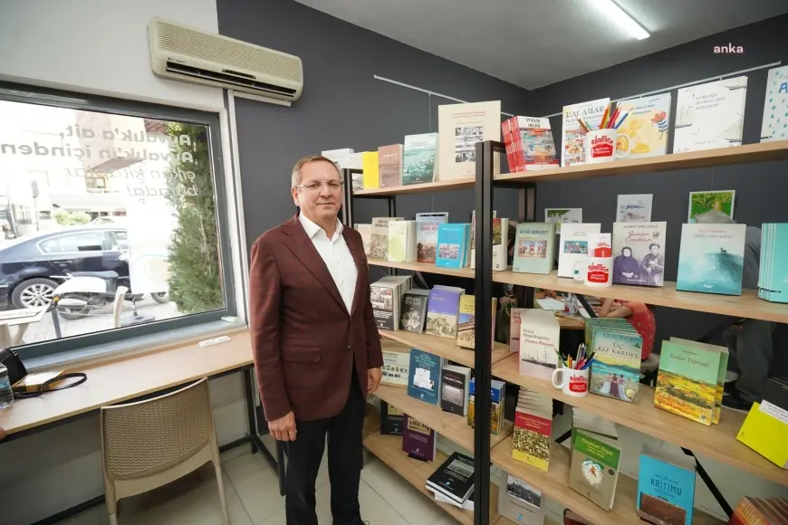 Oktay Ekinci Karikatürlü Ev ve Ayvalık Kitapçısı açıldı