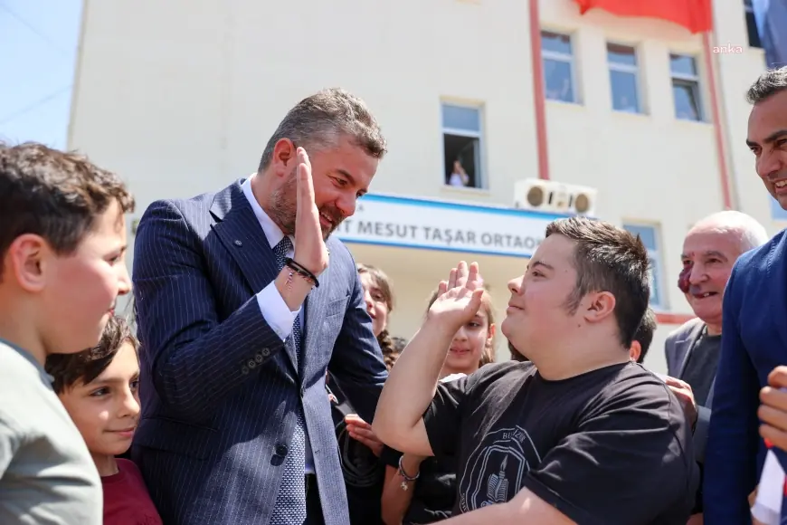 Buca Belediye Başkanı Duman'dan Şehit Mesut Taşar Ortaokulu'na ziyaret