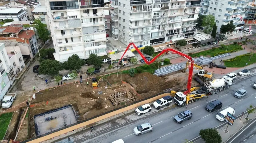 İzmir Büyükşehir Belediyesi'nin Yeni Girne Üst Geçidi hızla ilerliyor