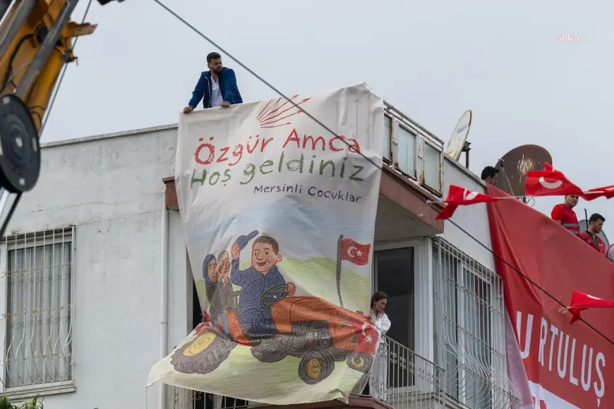 CHP’nin "Millet İradesine Sahip Çıkıyor" mitingi... Mersin'de vatandaşlar alana sığmadı; ara sokaklar, penceler ve çatılardan mitingi izledi