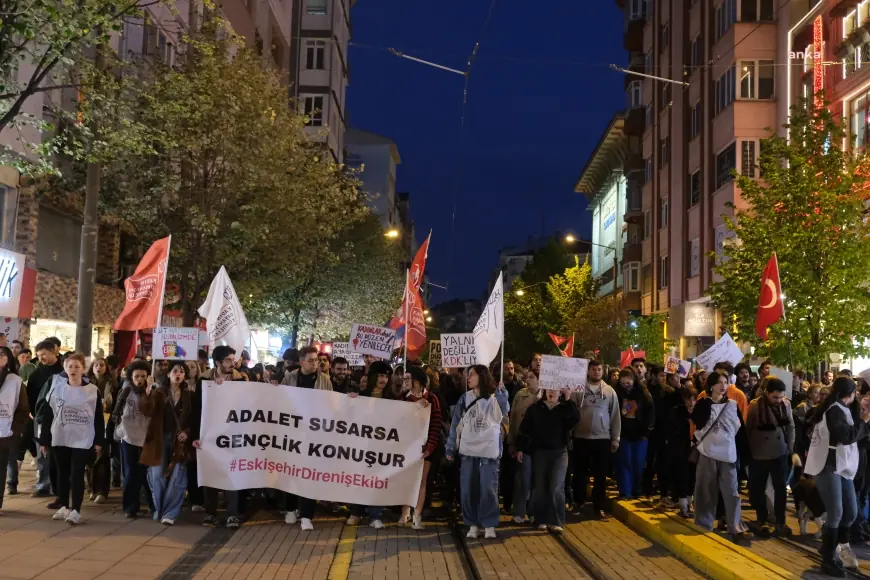 Eskişehir’de öğrencilerden yürüyüş: "Esila’ya tekrar sesleniyoruz: Sen tahliye olana kadar senin sokaktaki sesin olacağımıza söz veriyoruz"