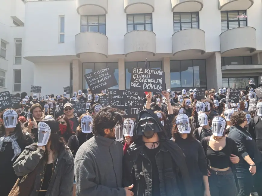 "Kötüler" ODTÜ'de yürüdü, basın açıklamasını "Baş kötü" okudu: "Biz kötüyüz çünkü, seçimlerde korktuğumuz isimleri hapislere tıktık, halkın iradesiyle seçilen belediye başkanlarına kayyum atadık"