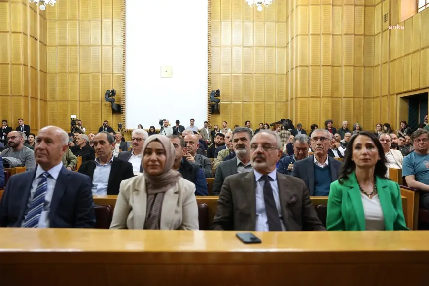 DEM Parti grup toplantısı...Hatimoğulları: "Sayın Öcalan'ın iletişim ve çalışma özgürlüğü başta olmak üzere atılması gereken adımlarla ilgili top artık iktidarın sahasındadır"