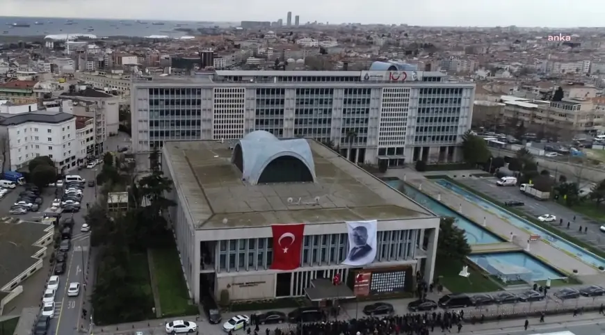 İBB, “Deprem ve yangın tedbirleri açısından bazı İSPARK otoparkları geçici süreyle hizmete kapatıldı.”