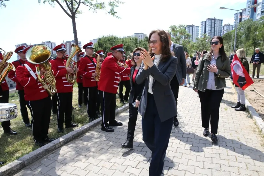 Karşıyaka’da zeytin fidanları toprakla buluştu