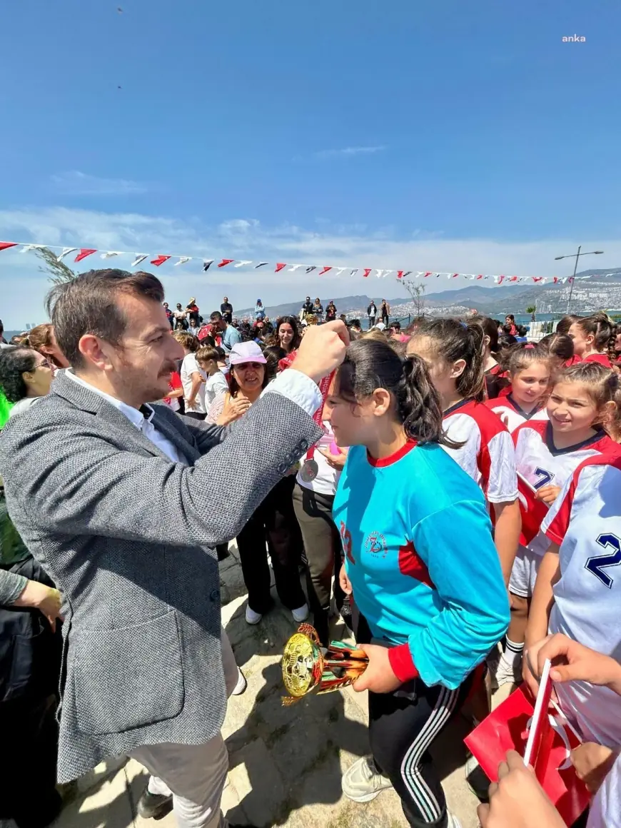 İzmirli minikler Egemen Çocuklar Hentbol Şenliği’nde buluştu