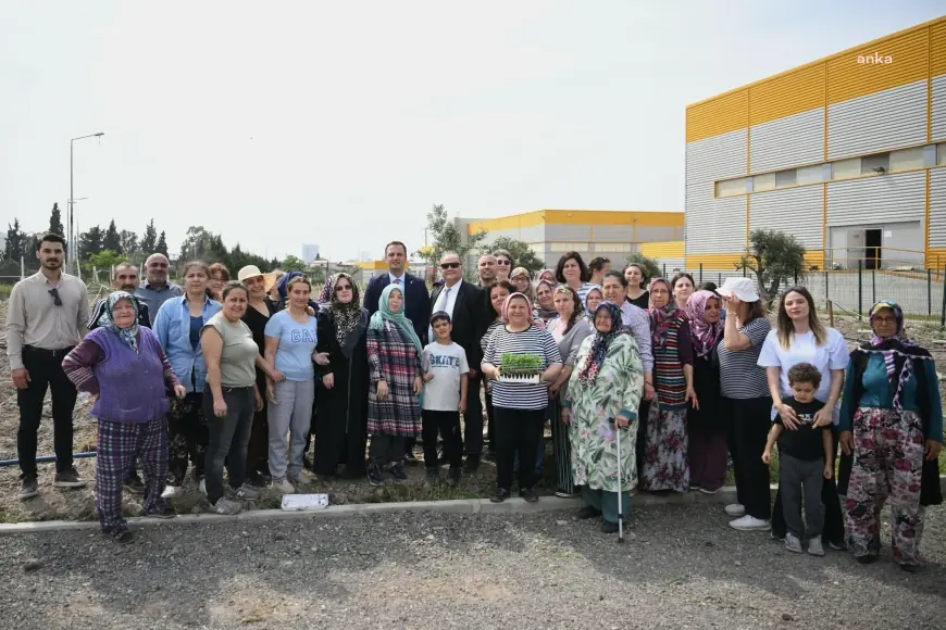 Bornovalı kadınlar Kent Bostanı’nda kendi elleriyle üretiyor