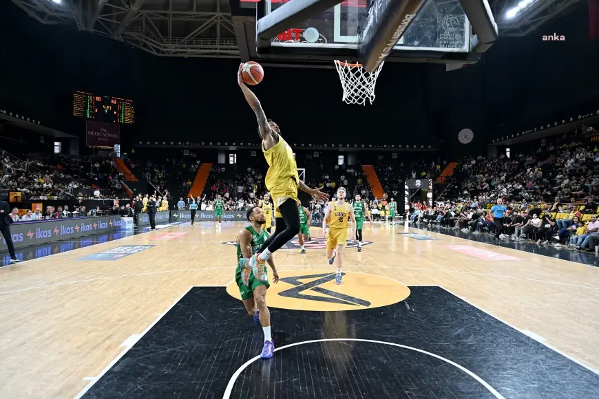 Mersin Büyükşehir Belediye Başkanı Seçer, MSK Erkek Basketbol Takımı’na tribünden destek verdi