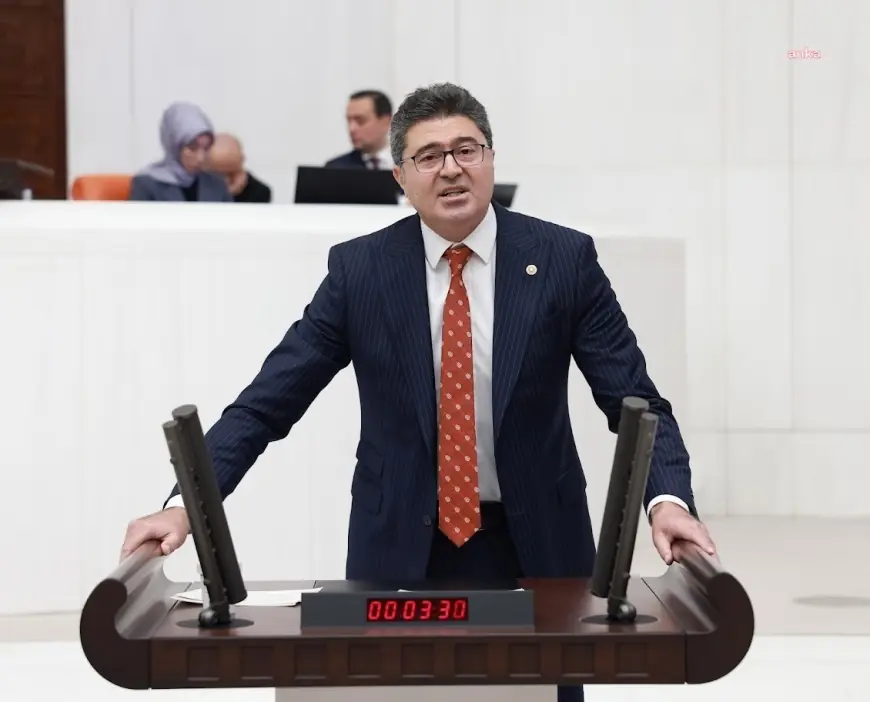Özgür Özel'e fiziksel saldırı... Ensar Aytekin: "Kendini bilmez bir haysiyetsizin genel başkanımız Özgür Özel'e alçakça saldırmasını lanetliyorum"