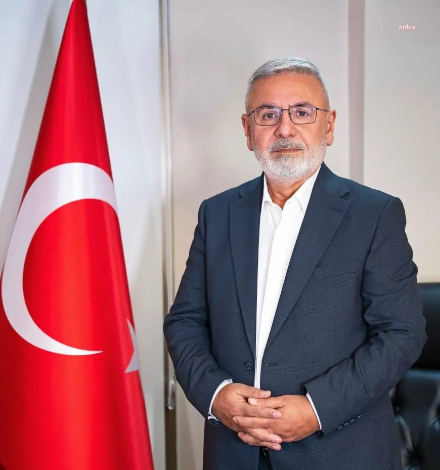 Özgür Özel'e saldırı.... Eski AK Parti İstanbul Milletvekili Mehmet Metiner: "Bu kalleş ve çirkin saldırıyı şiddetle kınıyorum"