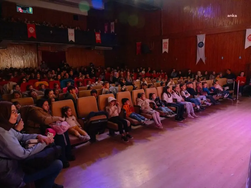 Karabağlar Kent Tiyatrosu ilk turnesini gerçekleştirdi