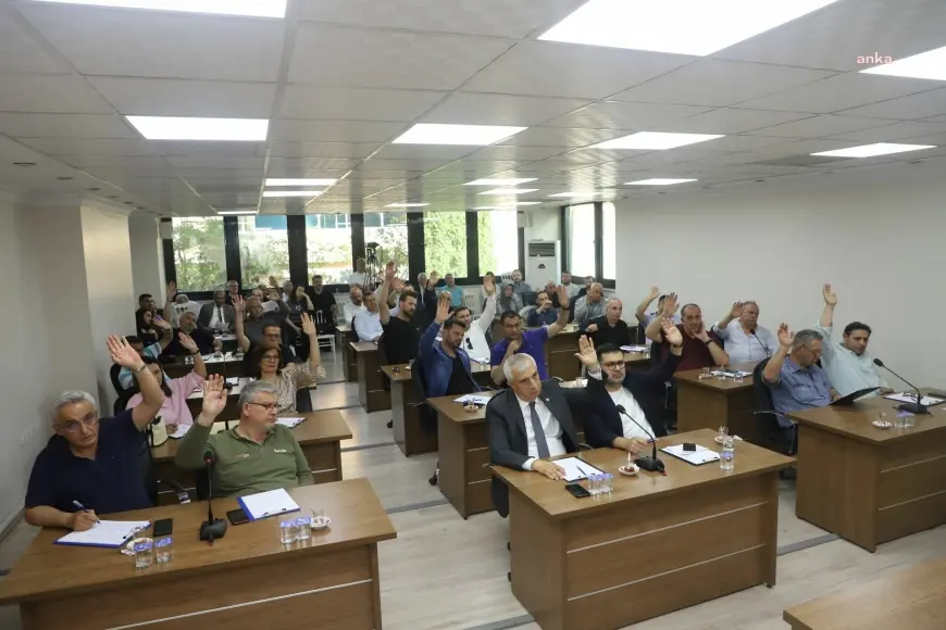 Turgutlu Belediye Meclisi CHP Grubu, Özgür Özel’e yönelik saldırıyı kınadı
