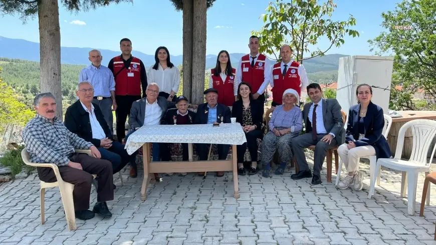Muğla Büyükşehir Belediyesi'nden Kore Gazisi Mehmet Gün'e doğum günü sürprizi