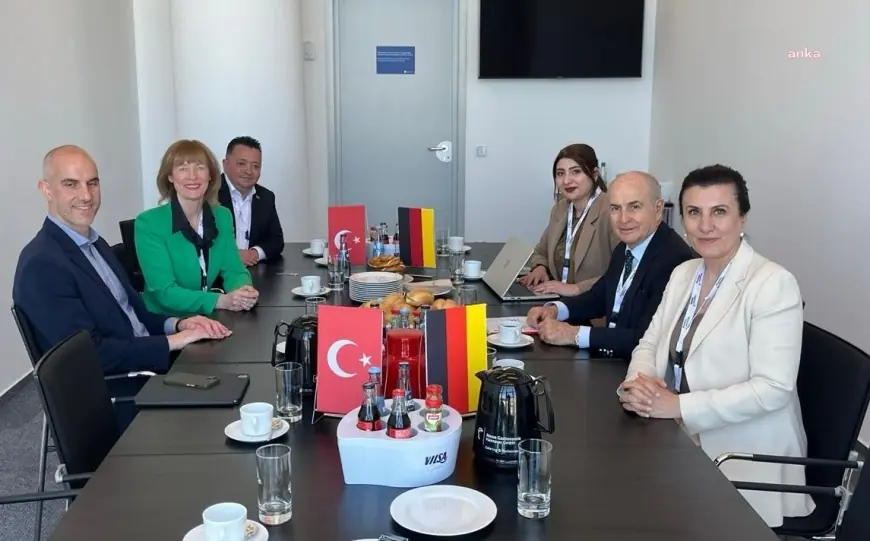 Alman Belediyeler Birliği 43. Olağan Genel Kurulu'nda İmamoğlu ayakta alkışlandı